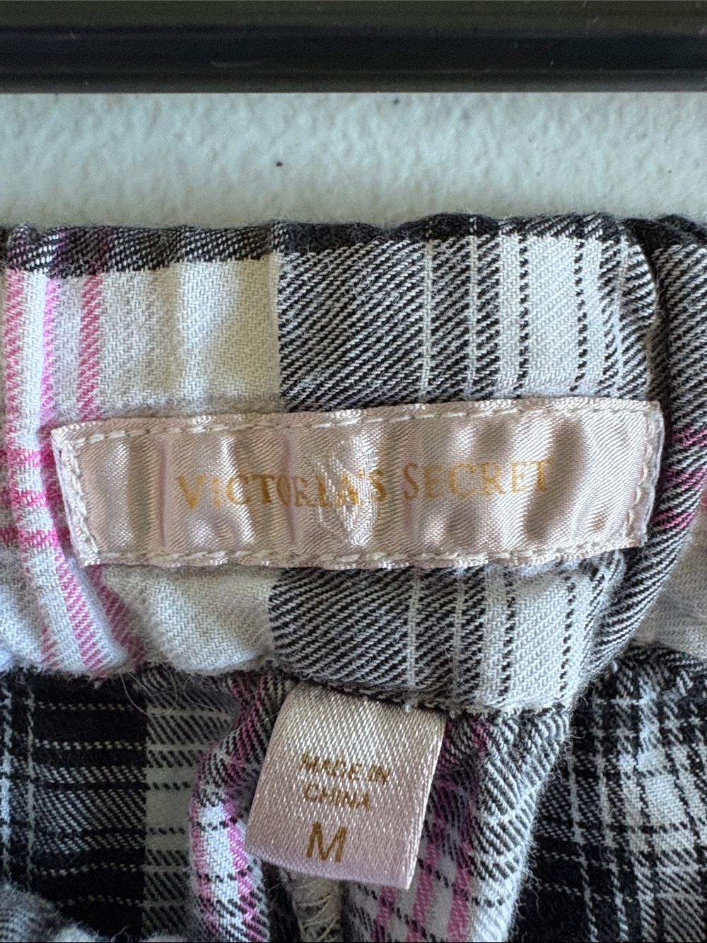 Victoria’s Secret Plaid Drawstring Pajama Pants for Women Pink & Black Size M - Picture 2 of 6